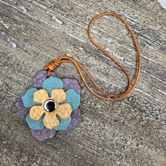 Leather Charm Flower Bag Charm Genuine Leather Purse Keychain NEW FAST SHIP - Picture 2 of 5